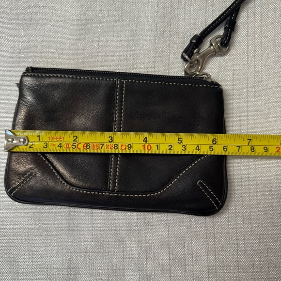 Coach Solid Black Smooth Leather Wristlet Top Zip - Picture 4 of 5